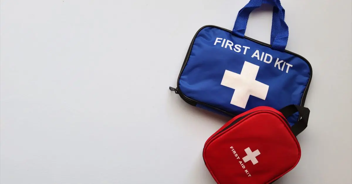 Les indispensables de la trousse de secours en voyage d'aventure